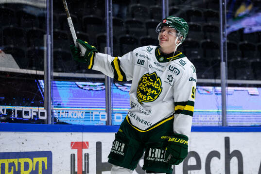 Björklövens Oscar Tellström jublar