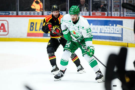 Brynäs Johan Larsson och Rögles Josh Dickinson