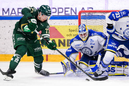 Färjestads Adam Ollas Mattsson och Leksands målvakt