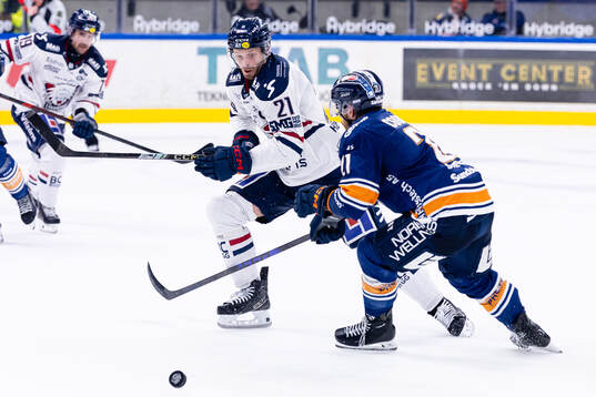 Linköpings Christoffer Ehn och Växjös Brian Cooper