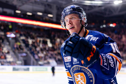 Växjös Eemeli Suomi jublar