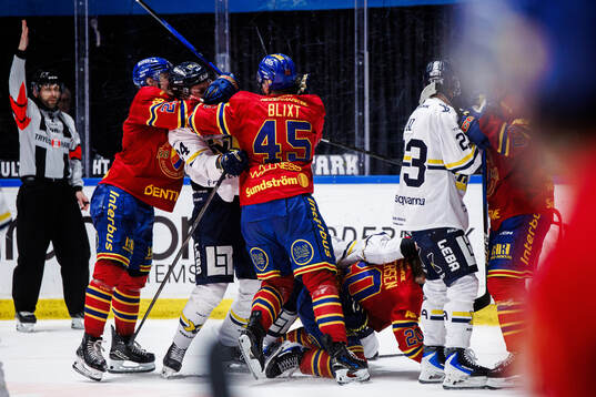 Djurgårdens Mathias Emilio Pettersen och HV71s William