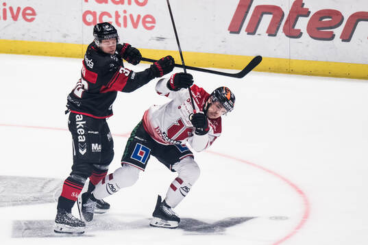Malmö Redhawks Joona Ikonen och Örebros David Quenneville