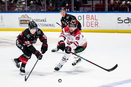 Malmö Redhawks Joona Ikonen och Örebros Linus Arnesson
