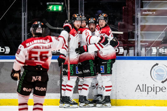 Örebros Kalle Kossila jublar