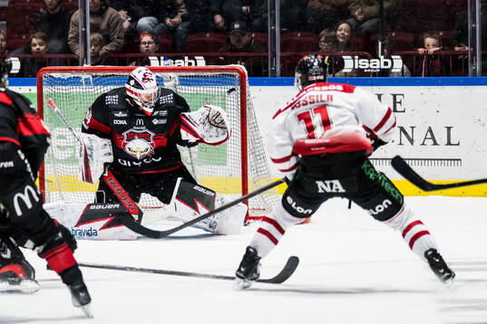 Malmö Redhawks målvakt Marek Langhamer och Örebros Kalle