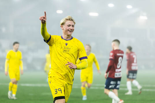 Mjällbys Romeo Leandersson jublar