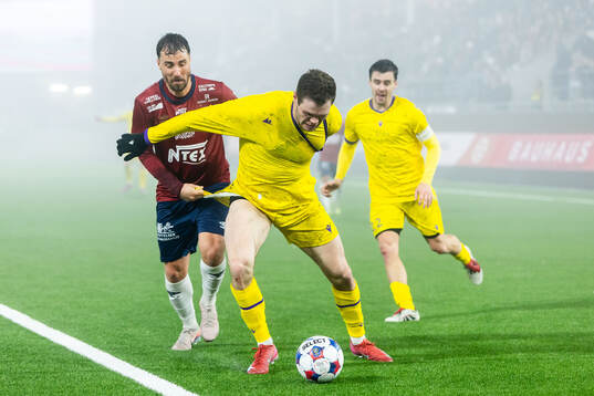 Örgrytes Jonathan Azulay och Mjällbys Jacob Bergström