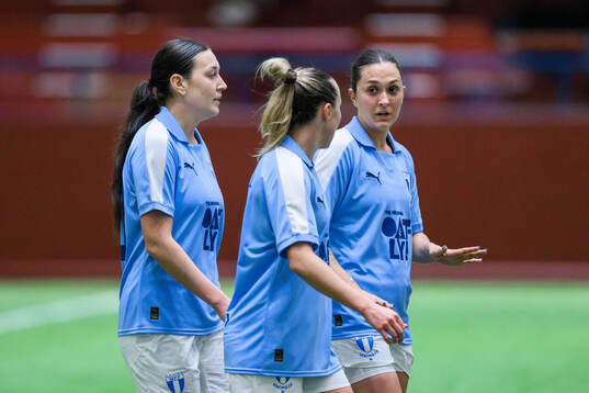 Malmö FFs Alexia Mitkovska jublar med lagkamrater