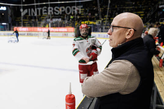 Modos huvudtränare Fredrik Andersson