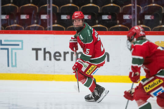 Modos Maja Grundström innan ishockeymatchen i SDHL mellan