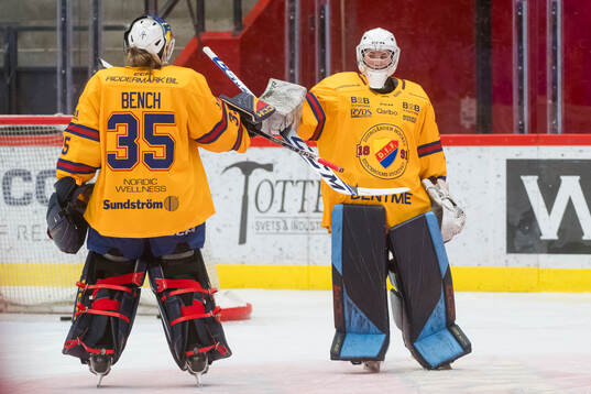 Djurgårdens målvakt Lauren Bench och målvakt Wilma