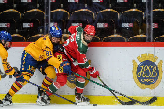 Djurgårdens Isabelle Leijonhielm och Modos Mira Hallin