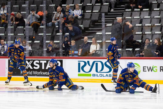 Djurgårdens spelare värmer upp