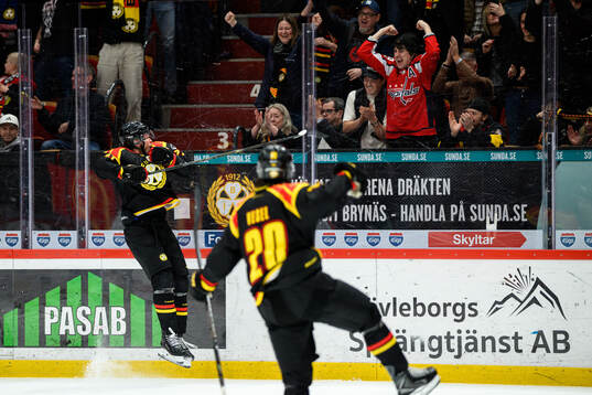 Brynäs Mattias Norlinder jublar