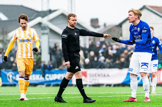 Domare Fredrik Klitte dömer straff till IFK Göteborg