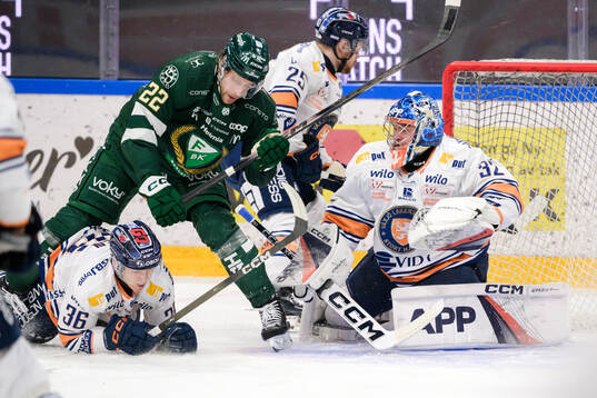 Växjös Elias Rosén och målvakt Ludvig Persson