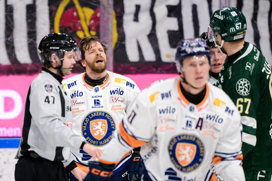 Växjös Brian Cooper och Färjestads Radim Zohorna