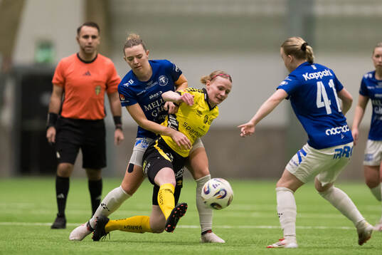 Trelleborgs Amanda Olsson och Elfsborgs Leann Nyström