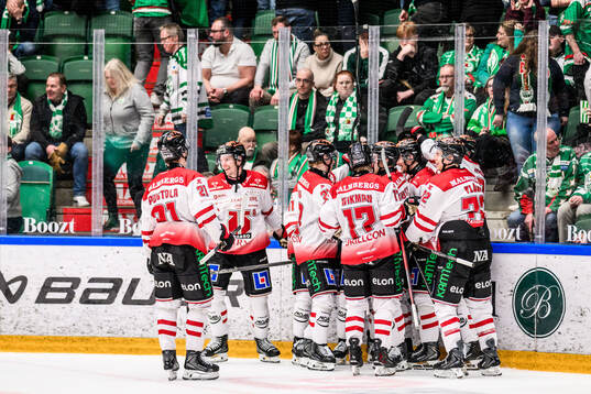 Örebros spelare jublar