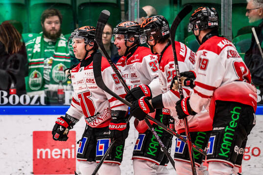 Örebros David Quenneville jublar