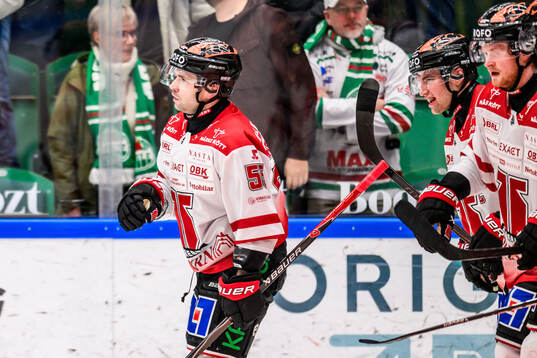Örebros David Quenneville jublar