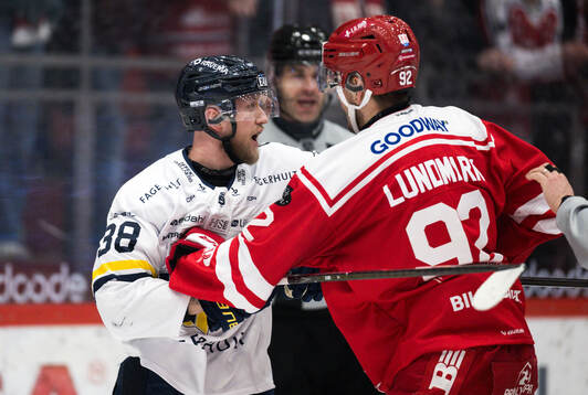 HV71s Olle Alsing och Timrås Anton Lundmark