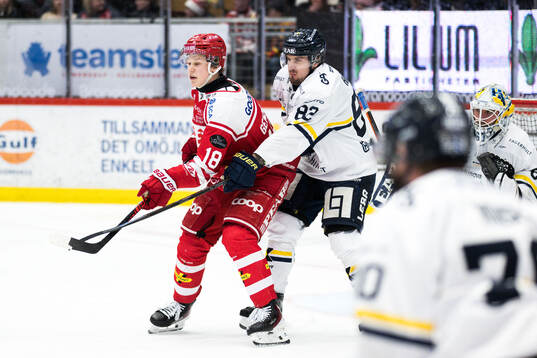 Timrås Eddie Genborg och HV71s Santeri Hatakka