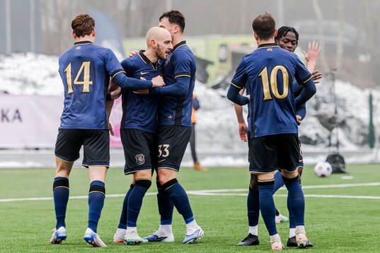 AIKs Amel Mujanic jublar med lagkamrater