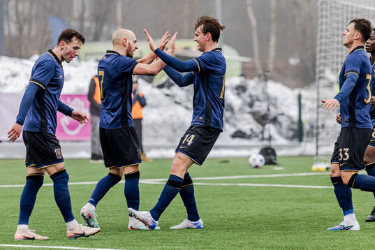 AIKs Amel Mujanic jublar med lagkamrater