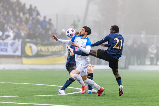 Oddevolds Leonardo Farah Shahin och AIKs Stanley Wilson