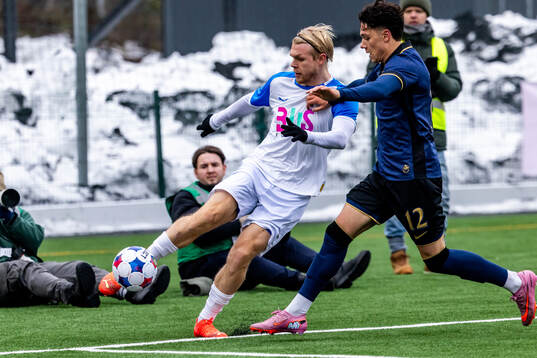 Oddevolds Linus Tornblad och AIKs Charlie Pavey