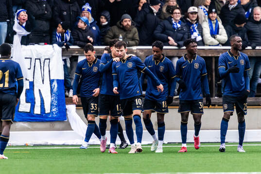 AIKs Bersant Celina har gjort 0-3 och jublar