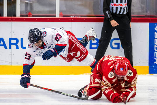 Oskarshamns Kevin Karlsson och Kalmars Jesper Lindén