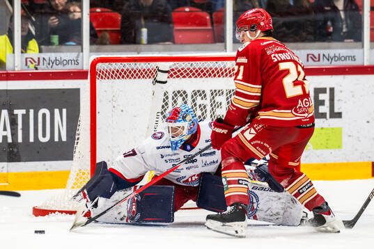Oskarshamns målvakt Emil Vuorio och Kalmars Matthew
