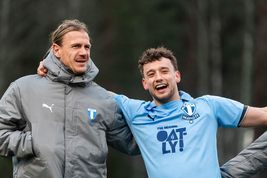 Malmö FFs målvakt Johan Dahlin och Colin Rösler jublar