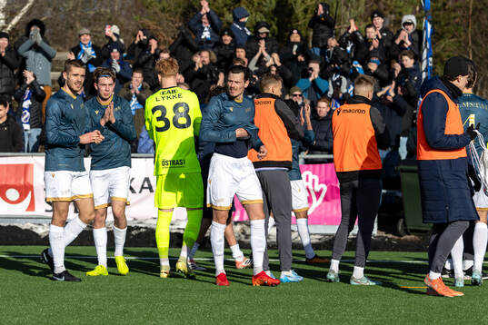 Halmstads spelare tackar publiken