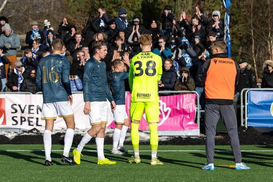 Halmstads spelare tackar publiken