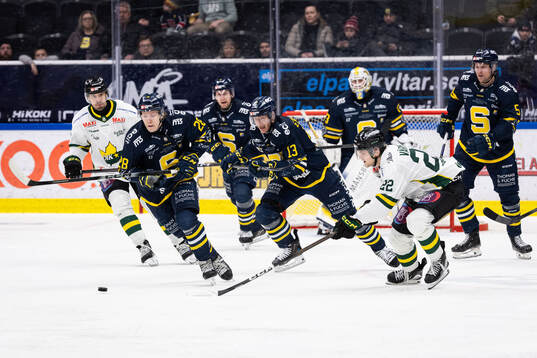 Södertäljes Adam Hesselvall och Östersunds Dennis