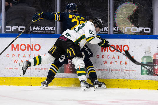 Östersunds Daniel Öhrn och Södertäljes Adam Hesselvall
