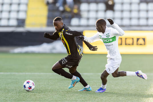 Häckens Brice Wembangomo och Västerås Mamadou Ousmane