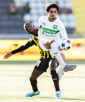 Häckens Brice Wembangomo och Västerås Nathanael Seidouvy