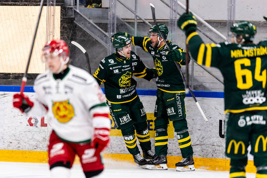 Björklövens Jacob Olofsson jublar