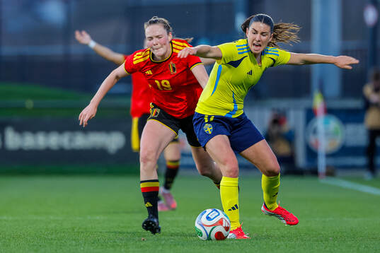 Loes Van Mullem of Belgium and Emilia Pelgander of Sweden