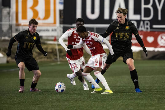 GAISs Ville Hellgård Knudsen och Sandvikens IFs Yabets