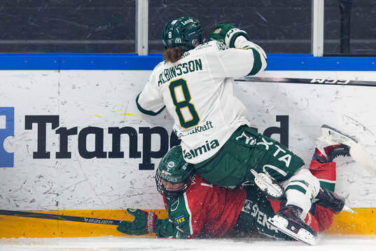 Färjestads Ella Albinsson och Frölundas Nathalie Lidman
