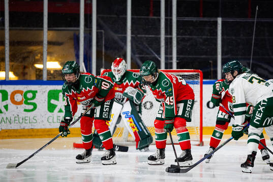 Frölundas Emilia Vesa och Paula Bergström