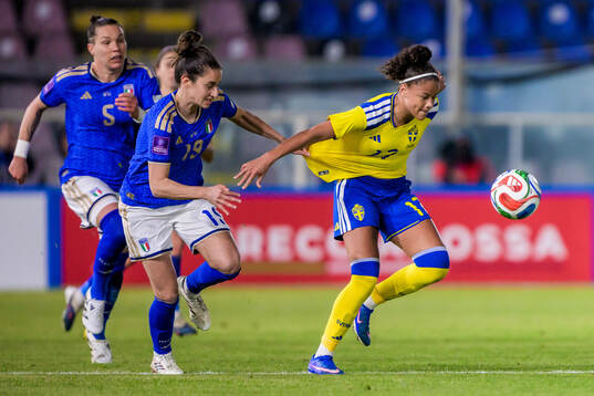 Martina Lenzini of Italy and Felicia Schröder of