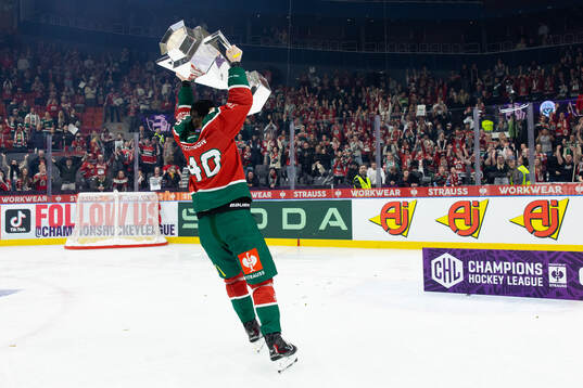 Jacob Peterson of Frölunda celebrates with the trophy