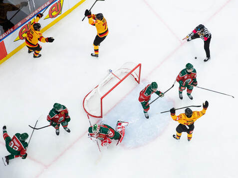 Otto Leskinen of Luleå celebrates